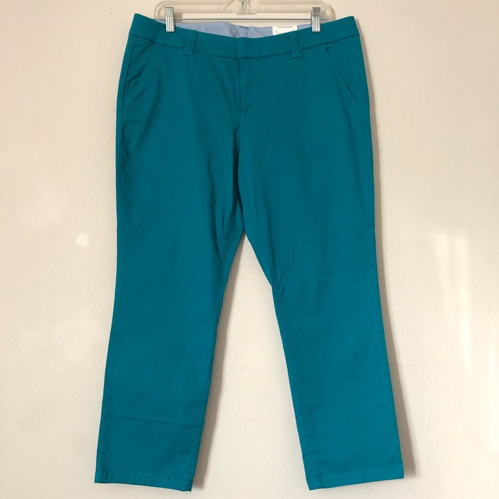 Cute teal dressy ankle pants.